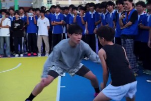一位国产10岁篮球天才持球单打！吧友能防得住嘛？