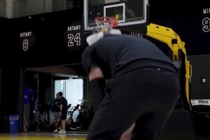 挺有心意！湖人队员们给球迷们制作的一段圣诞视频🎄